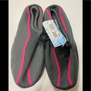 Water shoes NWT